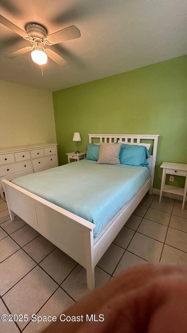 Building Photo - 121 Franklyn Ave