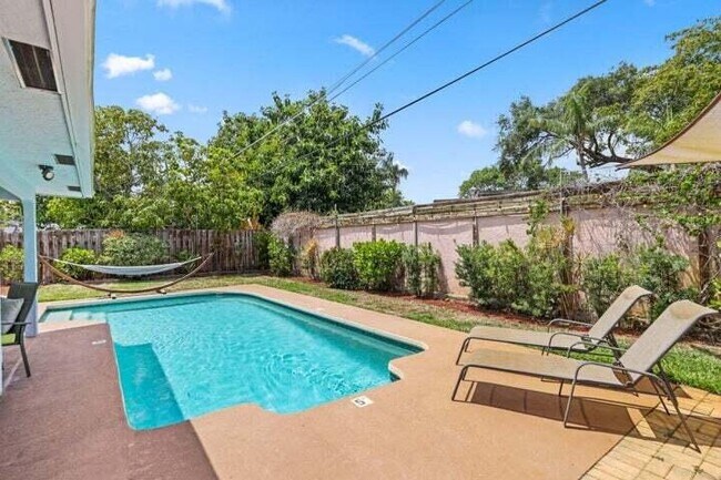 Building Photo - 513 Curlew Rd