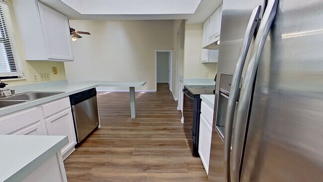 Building Photo - Spacious 4 Bedroom Home in Girvin!