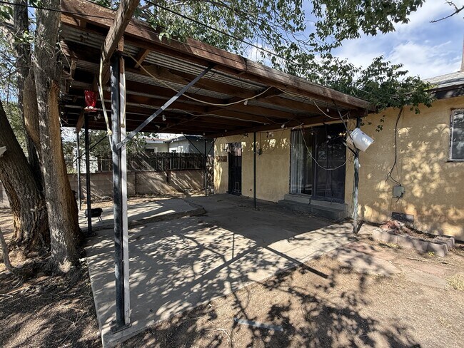 Building Photo - 3213 San Pedro Dr NE