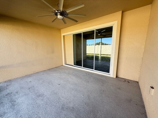 Building Photo - 5/4 Spacious Lake County Home