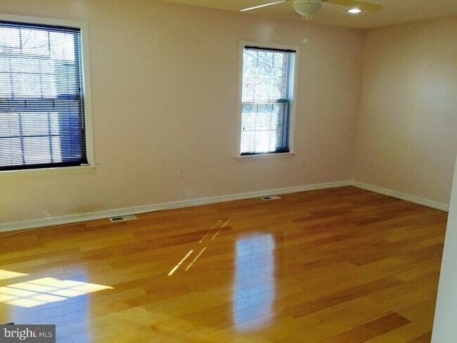 Building Photo - 7 Drewes Ct