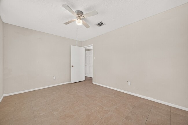 Building Photo - 2523 Creekway Cir