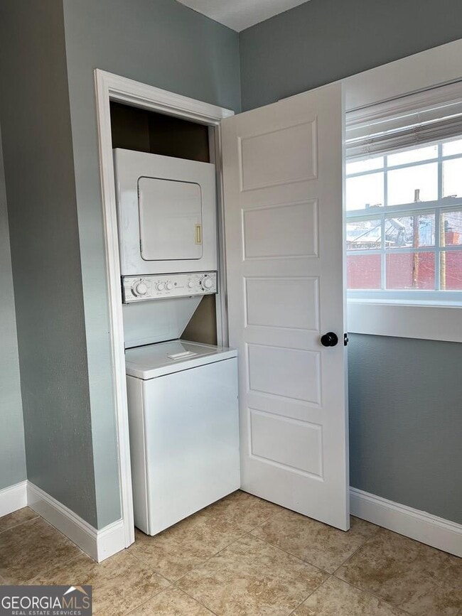 Building Photo - 128 W Jackson St