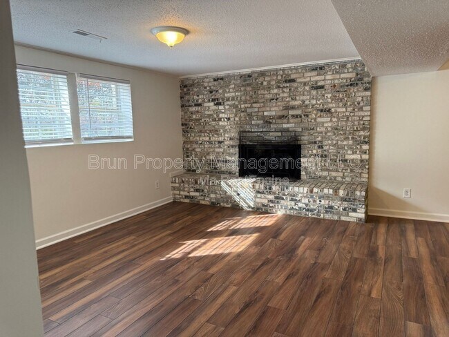 Building Photo - 11105 Lake Hills Dr