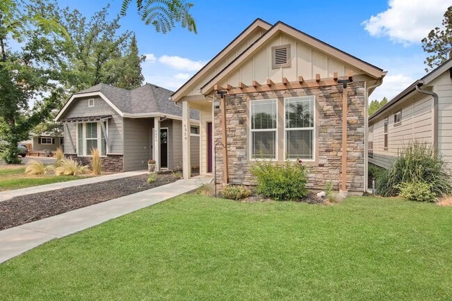 Building Photo - Beautiful 3 bedroom Single Level Home _ Pe...