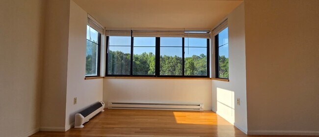 Building Photo - 200 Ledgewood Dr