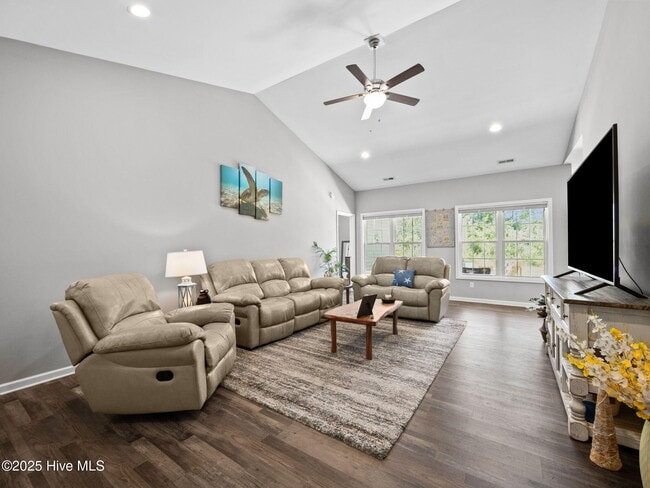 Building Photo - 512 Hazelwood Dr