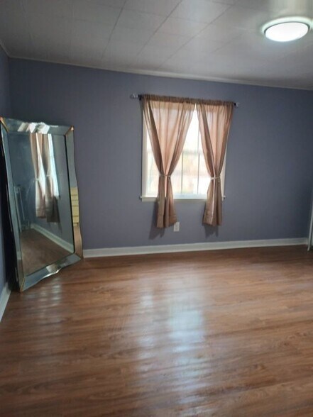 Building Photo - 657 Pine Hill St