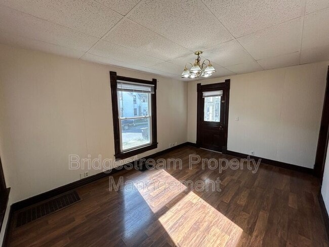 Building Photo - 434 S Mulberry St