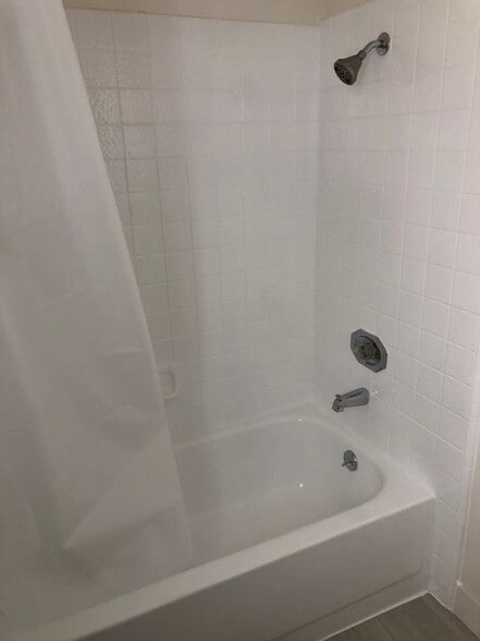 Building Photo - 408 N Venice Blvd