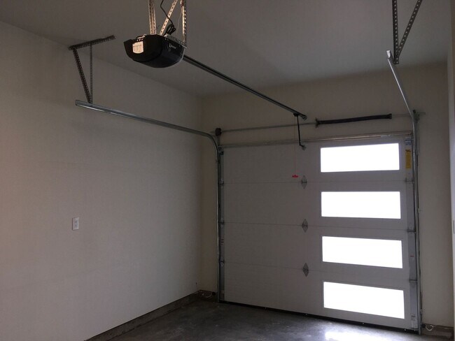 Building Photo - 145 W Heising Dr