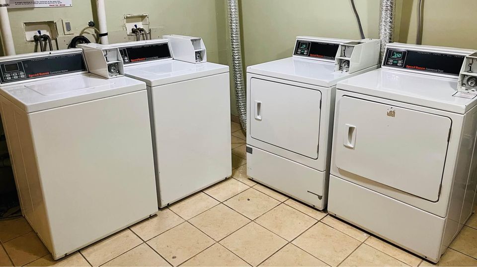 Building Photo - 870 Haverhill St