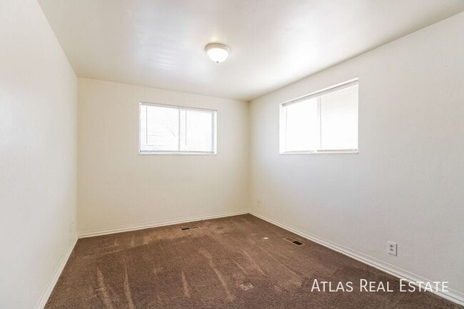 Building Photo - 1365 Emery St W