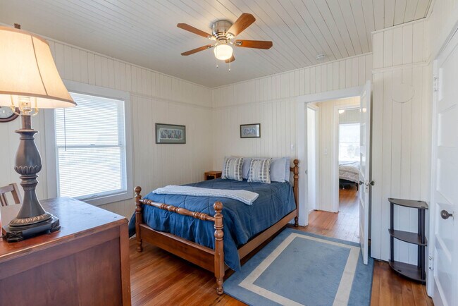 Building Photo - 640 S Columbia St