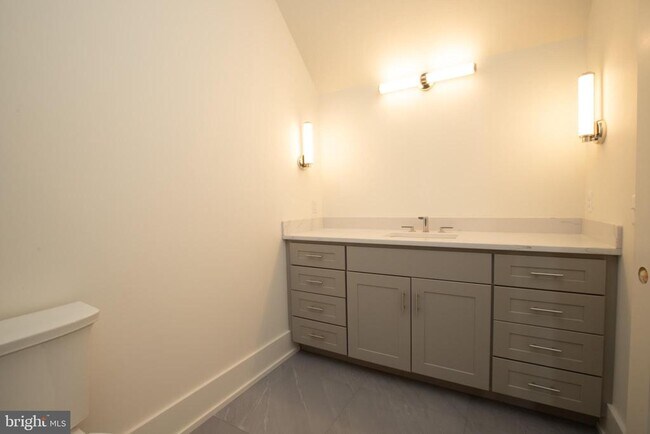 Building Photo - 71 S Main St