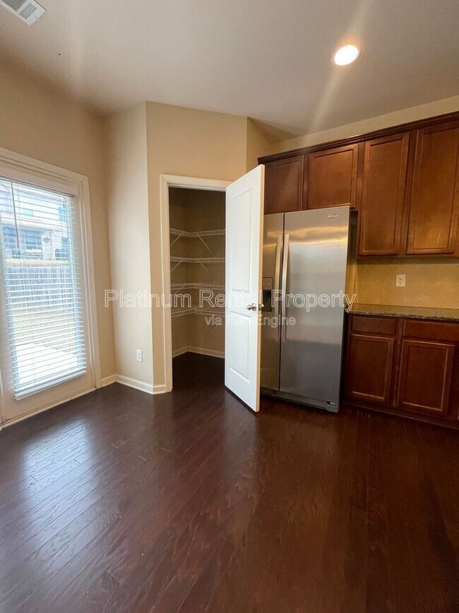 Building Photo - 5755 Rialto Way