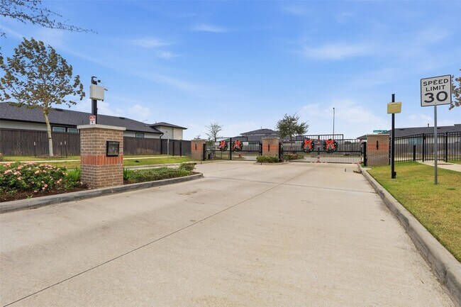 Building Photo - 2915 Newington Ln