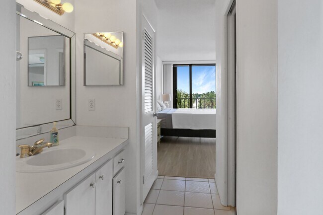 Building Photo - 225 Beach Rd