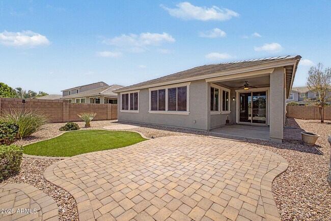 Building Photo - 3413 N Loma Vista