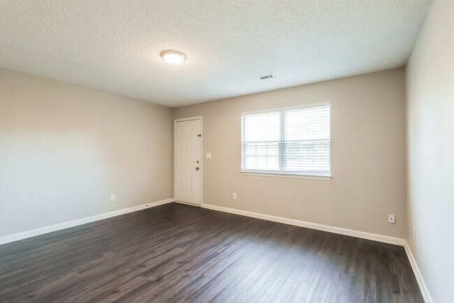 Building Photo - 503 Bentley Way