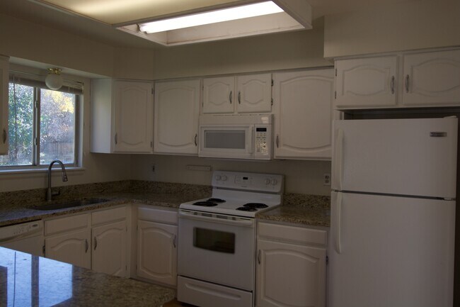 Building Photo - 4844 N Wildflowers Way