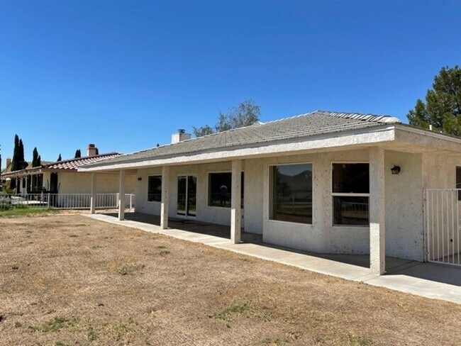Building Photo - 27401 Lakeview Dr