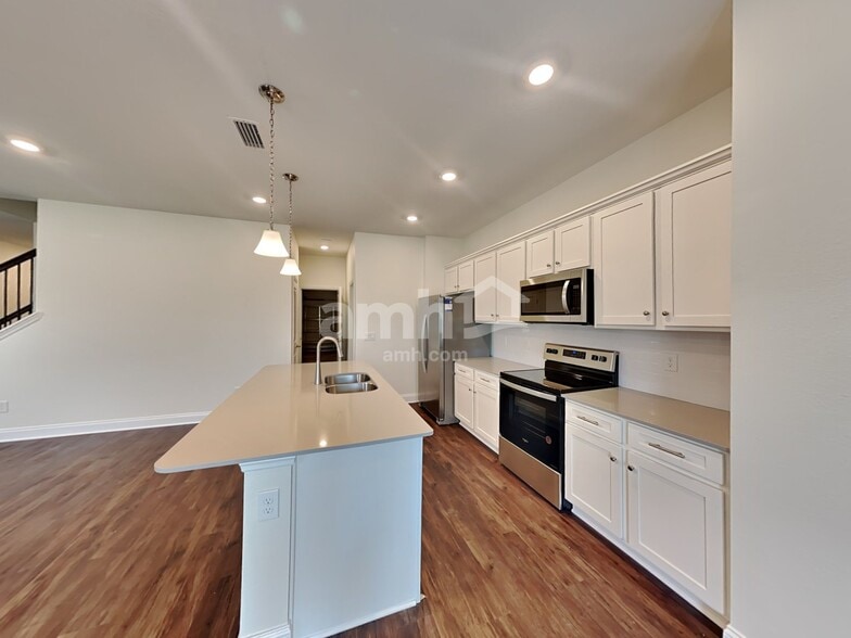 Building Photo - 2518 Sunrise Ct