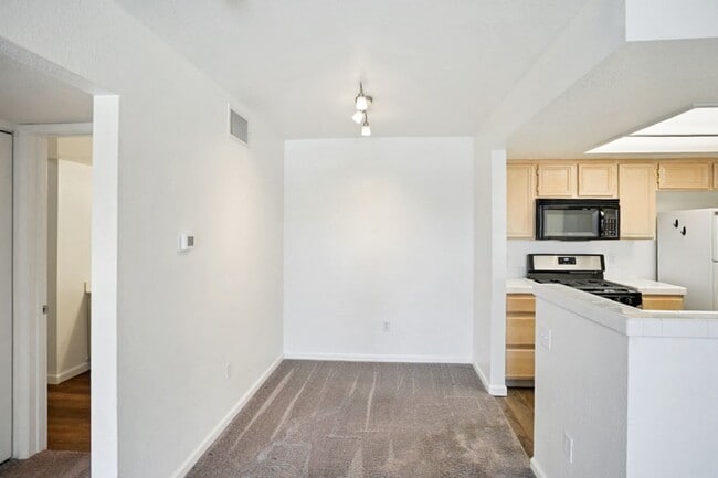 Building Photo - Beautiful Summerlin 1 Bed Condo