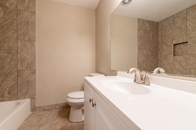 Building Photo - 5121 Ginger Cir