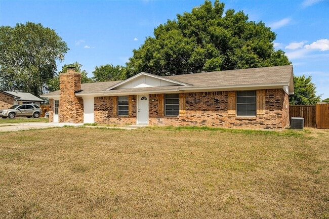 Building Photo - 810 S Western Hls Dr