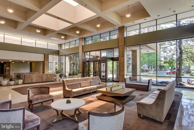 Building Photo - 3713 S George Mason Dr