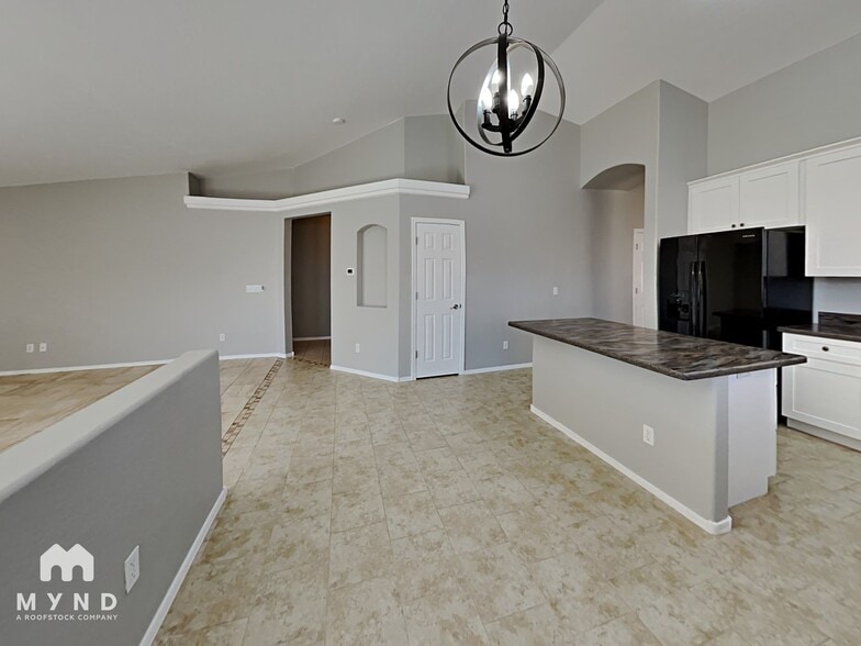 Building Photo - 2136 N Santiana Pl