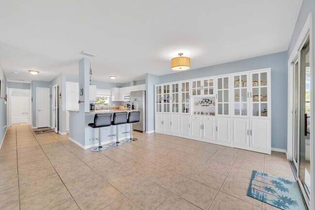 Building Photo - Annual furnished 2 bed/2 bath Villa in Sarasota close to Siesta Key!