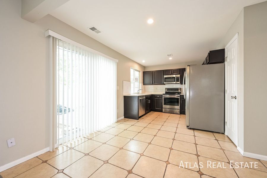 Building Photo - 5563 N Ensenada St