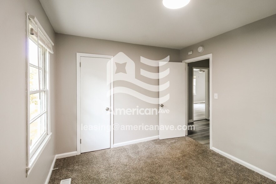 Building Photo - 1061 55th St