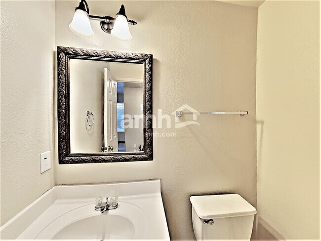 Building Photo - 4974 Bending Elms