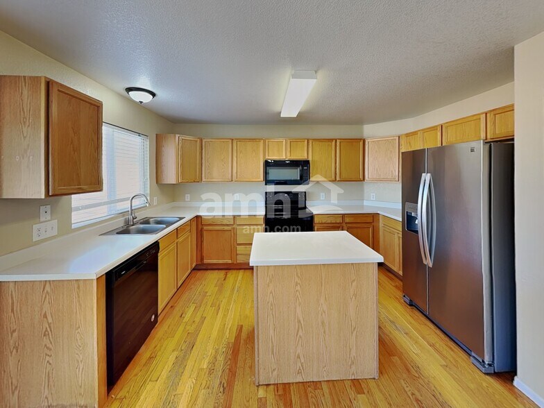 Building Photo - 15625 E 99th Ave