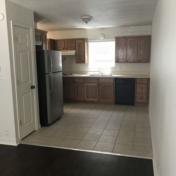 Kitchen - 826 Parkview