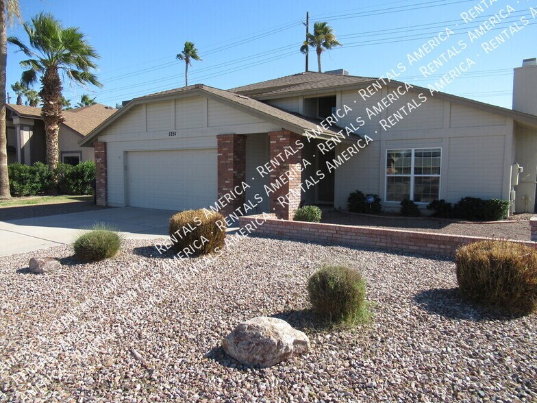 Primary Photo - 1251 E Brentrup Dr