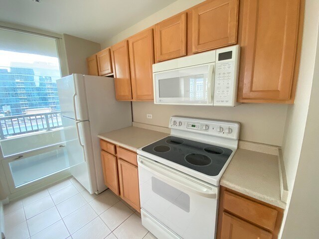 Building Photo - 345 N La Salle Dr