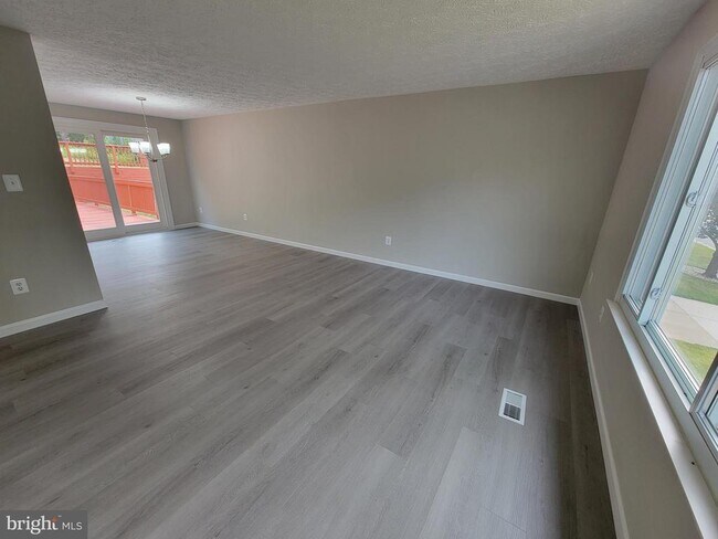 Building Photo - 7598 Springfield Hills Dr
