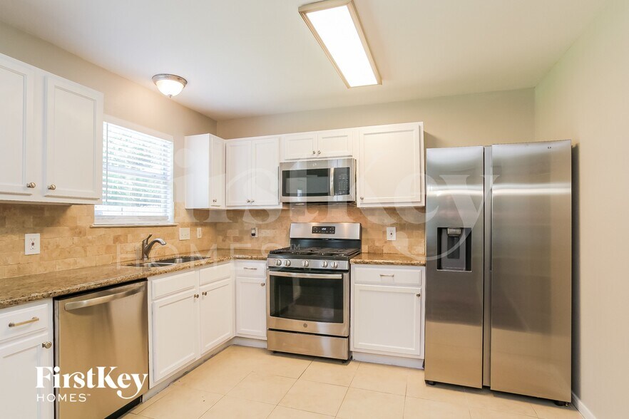 Building Photo - 1910 Emerald Pathway Dr