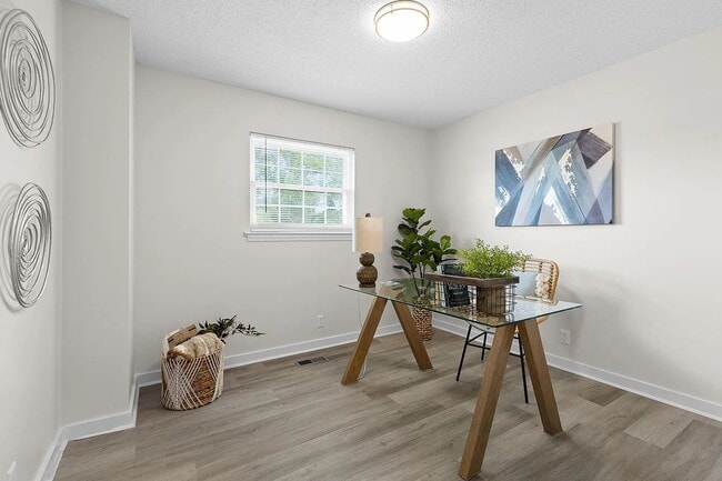 Building Photo - Charming 3BR Home on a Quiet Cul-de-Sac with Large Fenced Yard