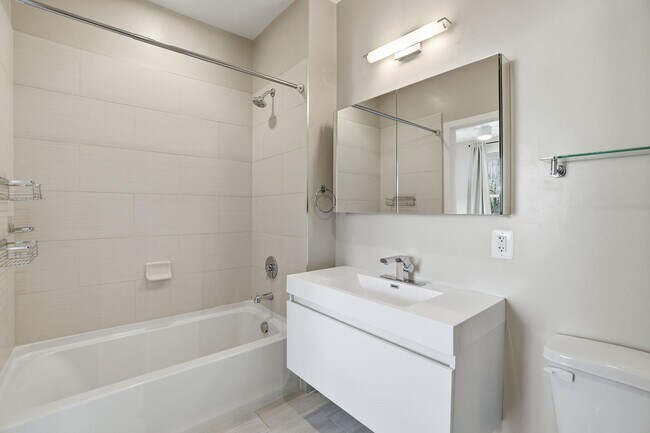 Building Photo - 989 S Buchanan St