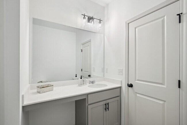 Building Photo - 111 Lipscomb Cir SE