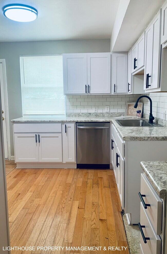 Building Photo - Beautifully Updated San Mateo Home with Huge Fenced Yard