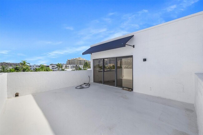 Building Photo - 225 E Enid Dr