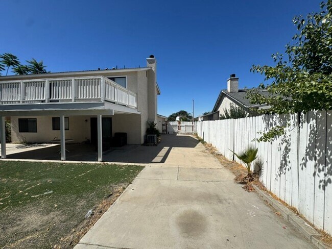 Building Photo - 409 Wimbledon Dr