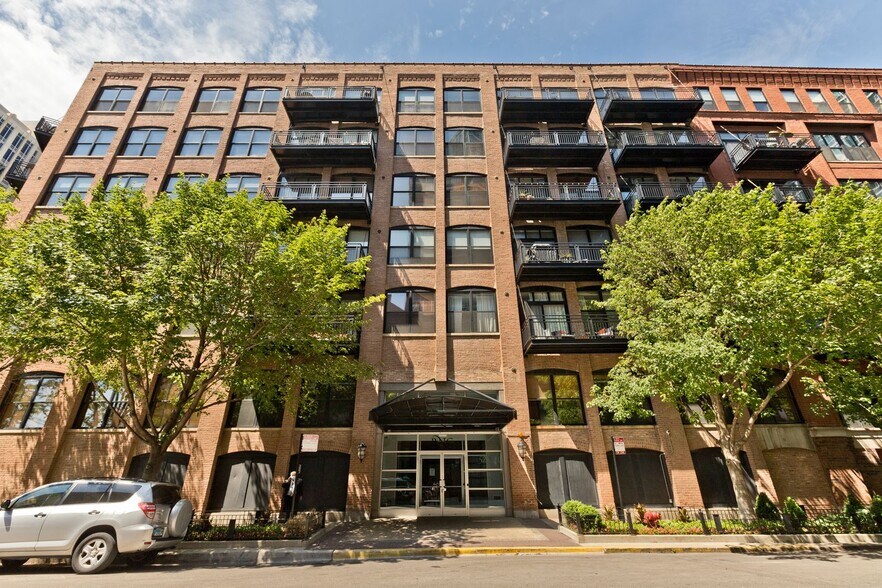 Building Photo - 520 W Huron St